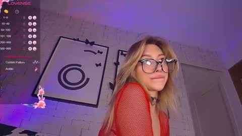 mynameisnikki_ online show from 26, 10, 2025