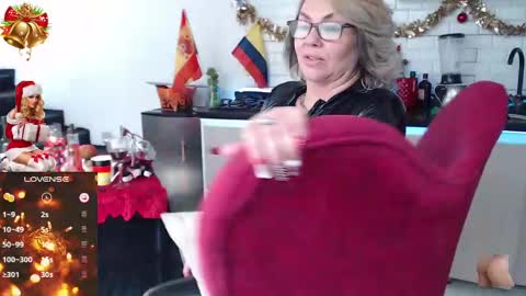 Snapshot of myrnasexxx chatting on 29, 12, 2024 Myrna Sessions online show from 29, 12, 2024