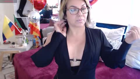 Snapshot of myrnasexxx chatting on 7, 3, 2025 Myrna Sessions online show from 7, 3, 2025