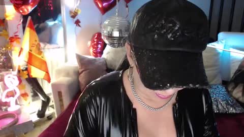 Snapshot of myrnasexxx chatting on 7, 3, 2025 Myrna Sessions online show from 7, 3, 2025