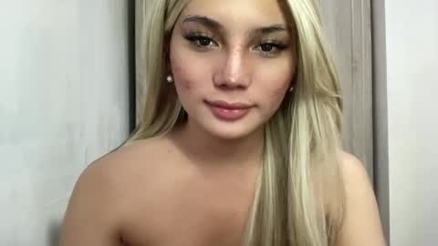 UR GIRL NEXTDOOR online show from 13, 5, 2026