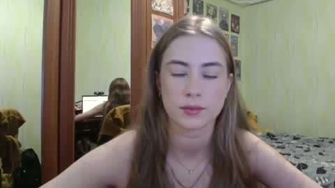 Emelie online show from 5, 10, 2025