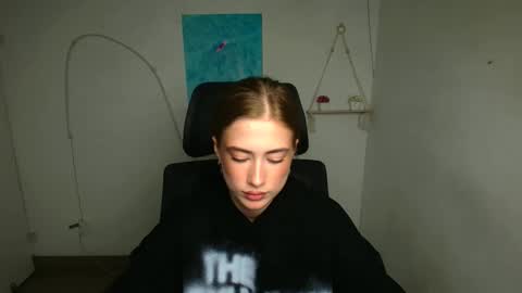 Emelie online show from 28, 10, 2025