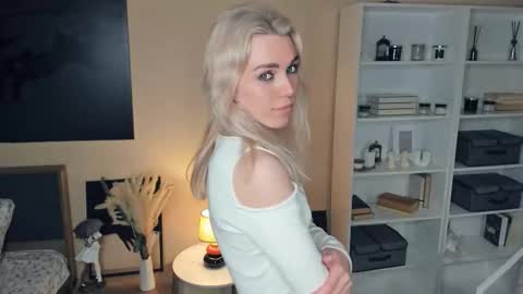 Snapshot of myviolet_rush chatting on 23, 9, 2025 Olivia or just olive online show from 23, 9, 2025