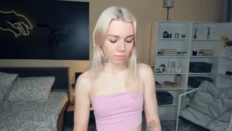 Snapshot of myviolet_rush chatting on 24, 9, 2025 Olivia or just olive online show from 24, 9, 2025