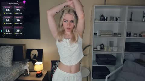 Snapshot of myviolet_rush chatting on 9, 10, 2025 Olivia or just olive online show from 9, 10, 2025