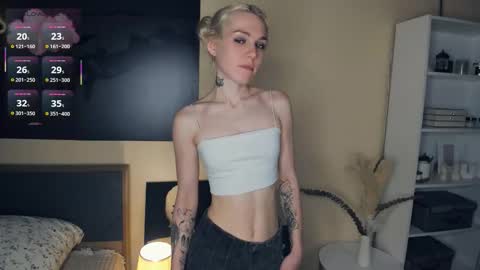 Snapshot of myviolet_rush chatting on 16, 10, 2025 Olivia or just olive online show from 16, 10, 2025