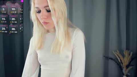 Snapshot of myviolet_rush chatting on 17, 10, 2025 Olivia or just olive online show from 17, 10, 2025