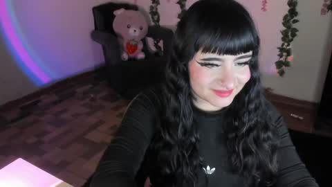 naeniademont online show from 28, 5, 2026