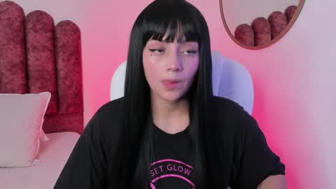 Nahia INDEPENDENT MODEL P online show from 5, 12, 2024