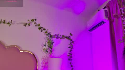 NahiaraReina  online show from 20, 5, 2026