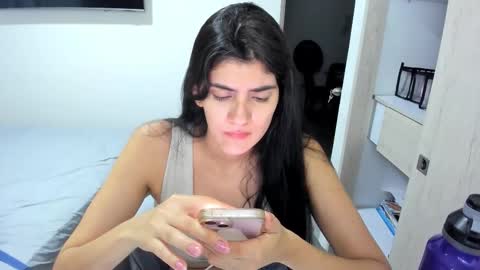 independent model online show from 28, 11, 2025