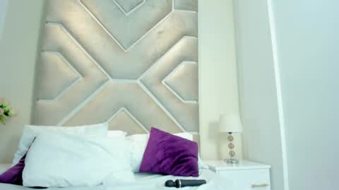 NAHOMY online show from 17, 12, 2025