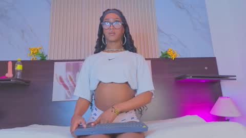 nahomy_james25 online show from 5, 10, 2025