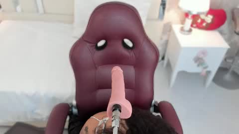 Nahomy Roberts online show from 17, 12, 2025