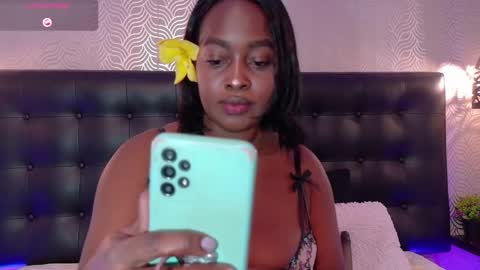 Snapshot of naiaramasson_ chatting on 2, 10, 2025 naiaramasson_ online show from 2, 10, 2025