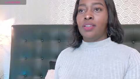 naiaramasson_ online show from 3, 11, 2025