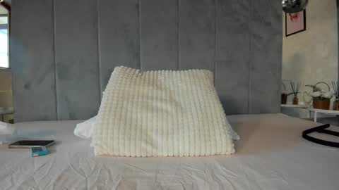 Naila online show from 4, 2, 2025