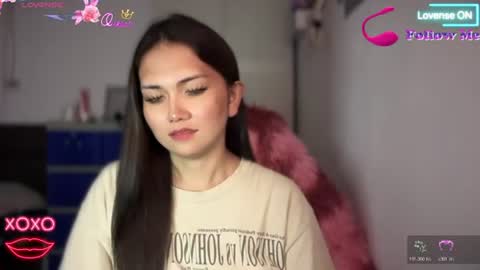 Snapshot of naisha143 chatting on 17, 6, 2026 MARY MAE online show from 17, 6, 2026