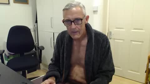 Snapshot of nakedcarpenteruk chatting on 13, 11, 2025 nakedcarpenteruk online show from 13, 11, 2025
