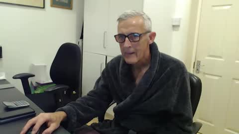 Snapshot of nakedcarpenteruk chatting on 20, 12, 2025 nakedcarpenteruk online show from 20, 12, 2025