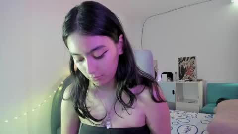 nami_white online show from 12, 9, 2025