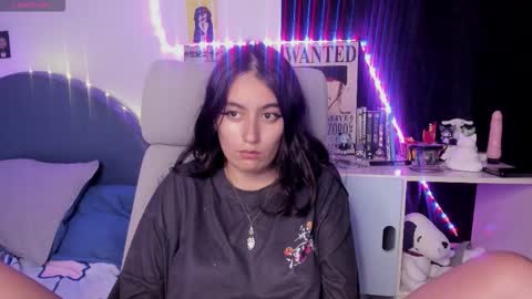 nami_white online show from 26, 9, 2025