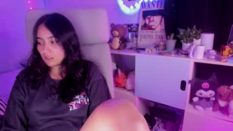 nami_white online show from 2, 10, 2025