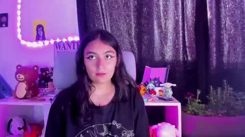 nami_white online show from 4, 10, 2025