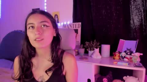 nami_white online show from 8, 10, 2025