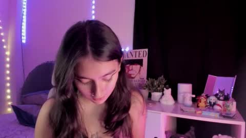 nami_white online show from 10, 10, 2025