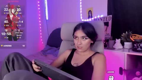 nami_white online show from 22, 10, 2025