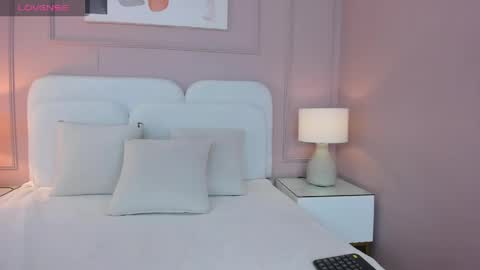 Namii Dexter  online show from 22, 4, 2026