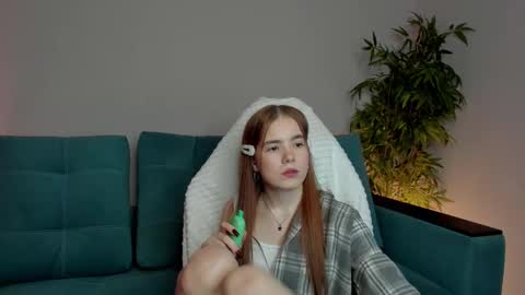 Snapshot of nanami_v02 chatting on 17, 2, 2025 Maeve online show from 17, 2, 2025