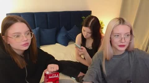 Snapshot of nanami_v02 chatting on 18, 2, 2025 Maeve online show from 18, 2, 2025