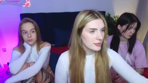 Snapshot of nanami_v02 chatting on 4, 3, 2025 Maeve online show from 4, 3, 2025