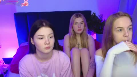 Snapshot of nanami_v02 chatting on 4, 3, 2025 Maeve online show from 4, 3, 2025