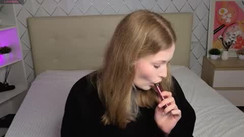 Snapshot of nanami_v02 chatting on 26, 9, 2025 Maeve online show from 26, 9, 2025