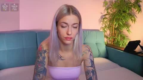 Snapshot of nanami_v02 chatting on 5, 10, 2025 Maeve online show from 5, 10, 2025