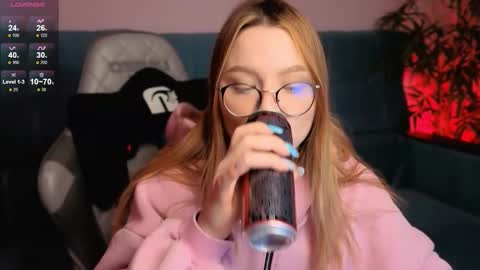 Snapshot of nanami_v02 chatting on 20, 10, 2025 Maeve online show from 20, 10, 2025