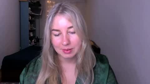 Snapshot of nancysanders chatting on 17, 4, 2026 Nancy online show from 17, 4, 2026