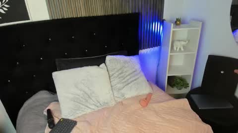 Snapshot of nanny_cute chatting on 8, 10, 2025 NANY online show from 8, 10, 2025