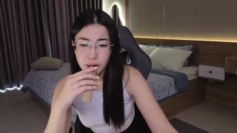 Snapshot of naomi_52 chatting on 8, 2, 2026 Naomi online show from 8, 2, 2026