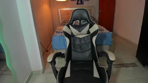 naomi_berckley online show from 2, 12, 2024