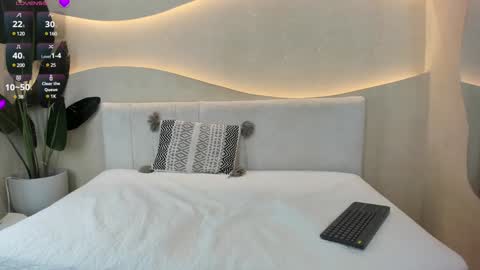 Naomi  online show from 22, 12, 2024