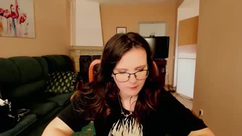 Snapshot of naomi_di chatting on 8, 6, 2026 naomi_di online show from 8, 6, 2026