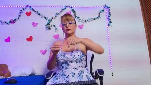 Snapshot of naomi_diamond_ chatting on 3, 10, 2025 Naomi online show from 3, 10, 2025
