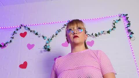 Snapshot of naomi_diamond_ chatting on 4, 11, 2025 Naomi online show from 4, 11, 2025