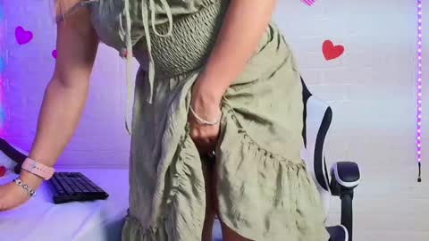 Snapshot of naomi_diamond_ chatting on 15, 11, 2025 Naomi online show from 15, 11, 2025