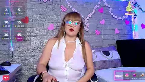 Snapshot of naomi_diamond_ chatting on 5, 12, 2025 Naomi online show from 5, 12, 2025